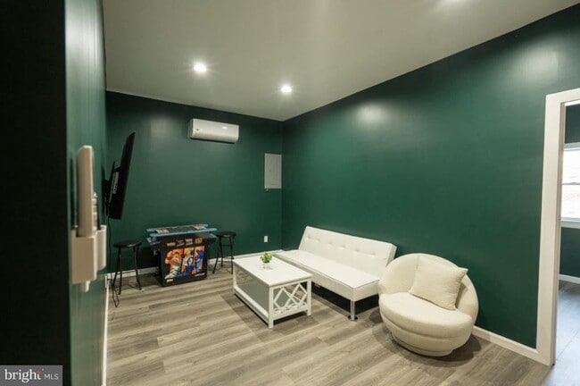 Building Photo - 1809 Broadway