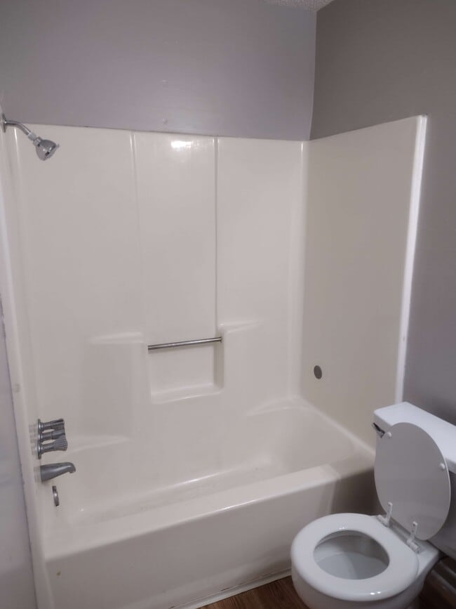 Building Photo - 525 Broad St