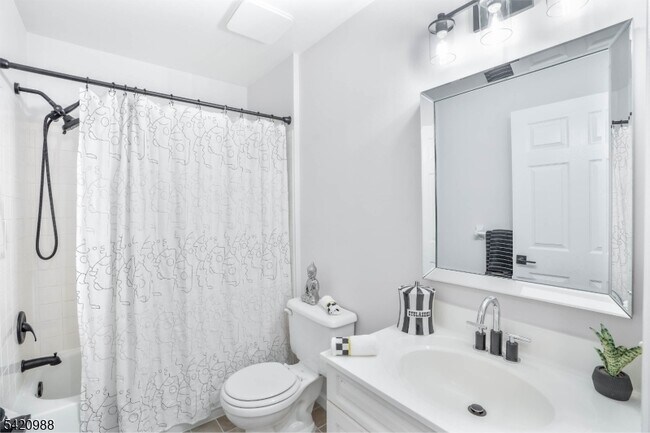 Building Photo - 8 Springholm Dr