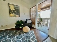 Building Photo - Ready for new Owner!