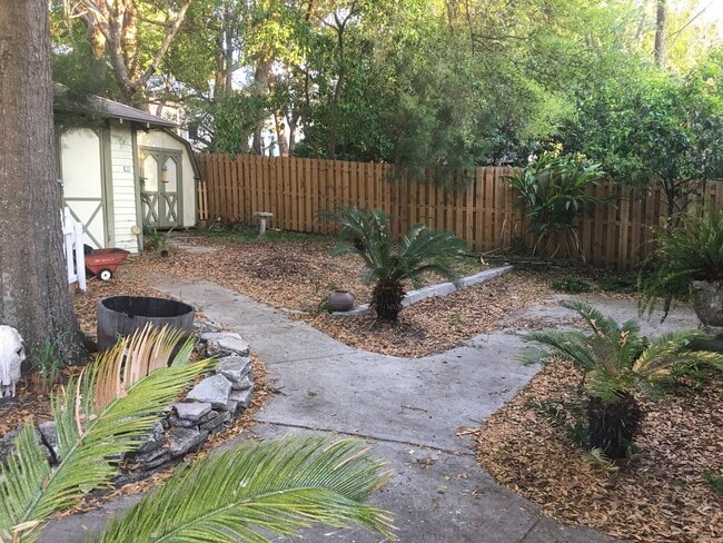 Building Photo - NOT AVAILABLE FOR SHOWING UNTIL MID MAY Home with Beautiful Tuscawilla Park as your yard.