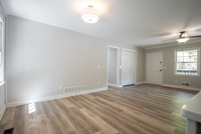 Building Photo - 1051 Crooked Creek Rd