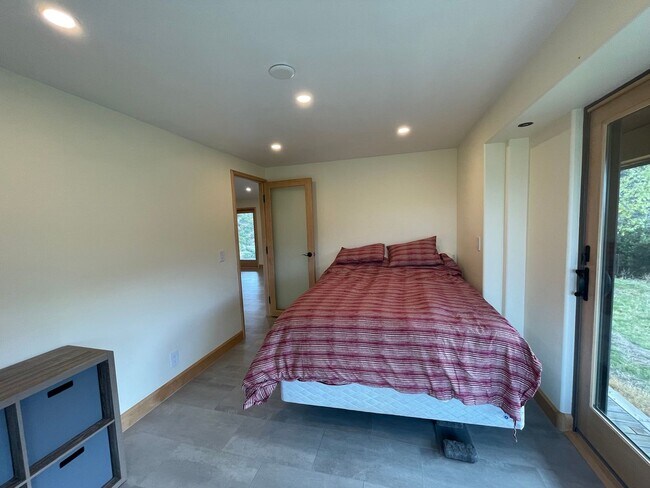 Building Photo - Rural 3 Bedroom, 2 Bath - Ruch & Applegate River Area