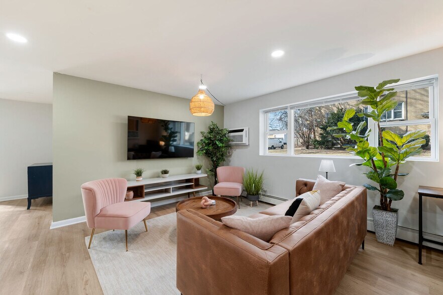 Building Photo - 1016 E Division St