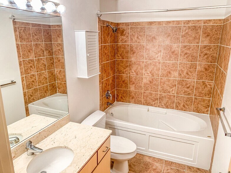 Building Photo - 630 N Franklin St