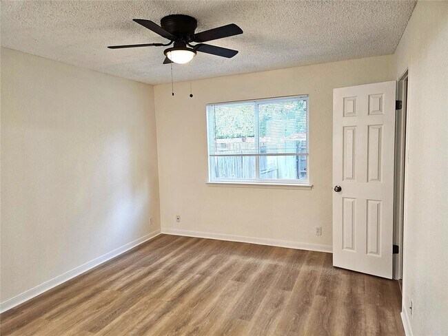 Building Photo - 1747 Horseshoe Cir