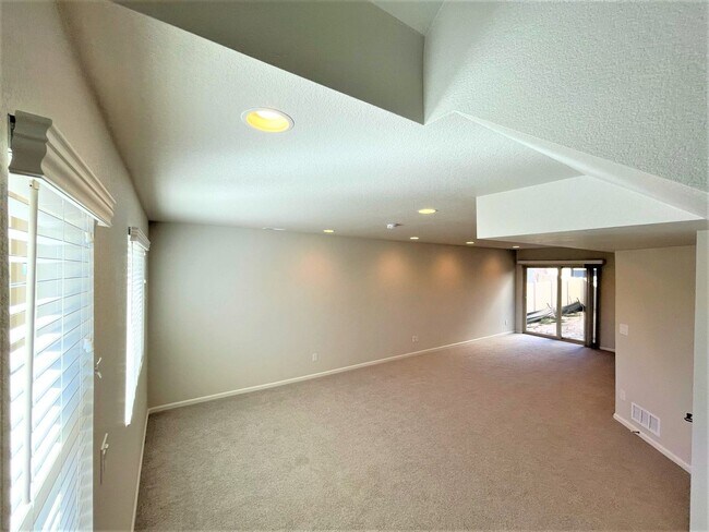 Building Photo - Beautiful 3 Bedroom Home for Rent on Callan Drive