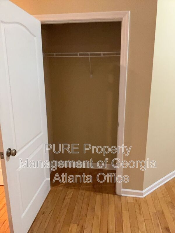 Building Photo - 1555 River Park Blvd
