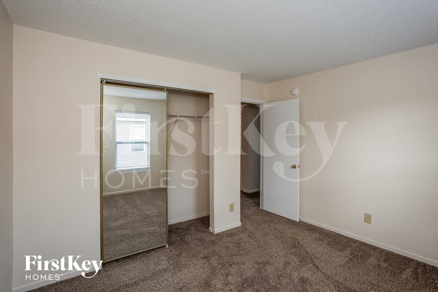 Building Photo - 15393 Border Dr