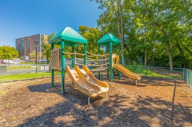 Building Photo - Lafayette Park Condominium | All Utilities Included | Pool, Tennis Court & Clubhouse