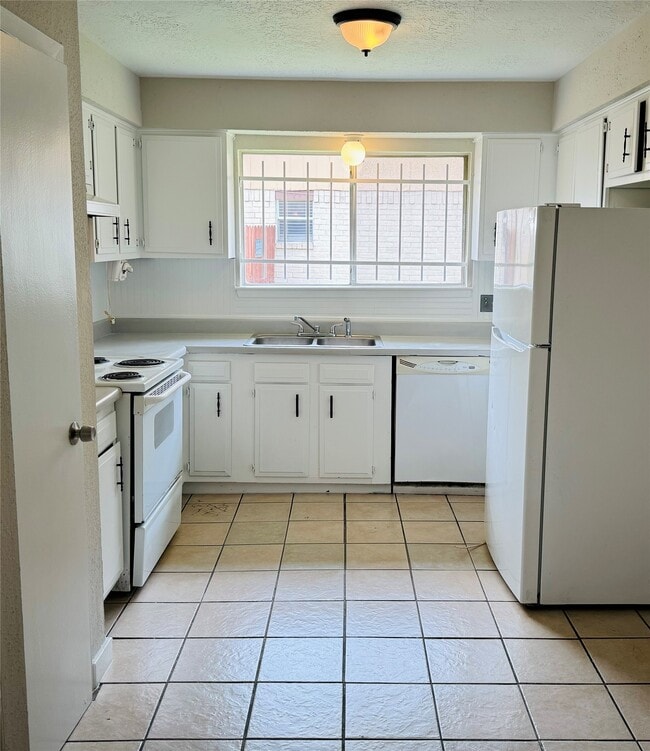 Building Photo - 15603 Raven Trail