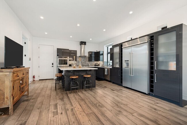Building Photo - Fully Furnished Luxury Home In The Avenues