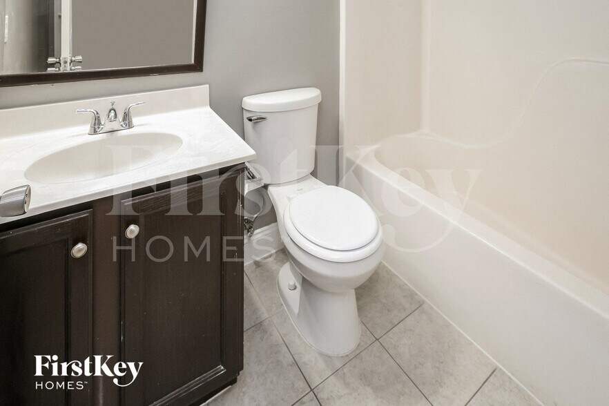 Building Photo - 5720 Ashby Dr