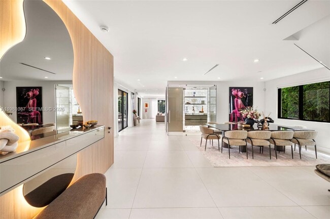 Building Photo - 710 S Shore Dr