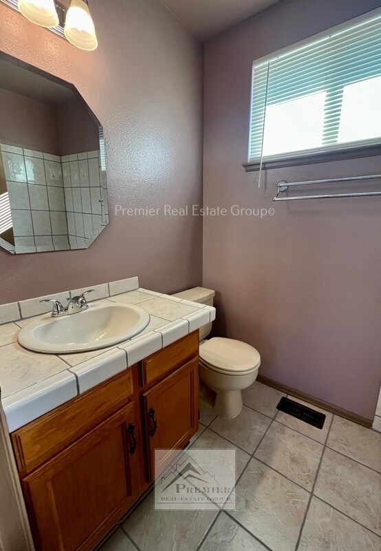 Building Photo - 3610 Sedgewood Way