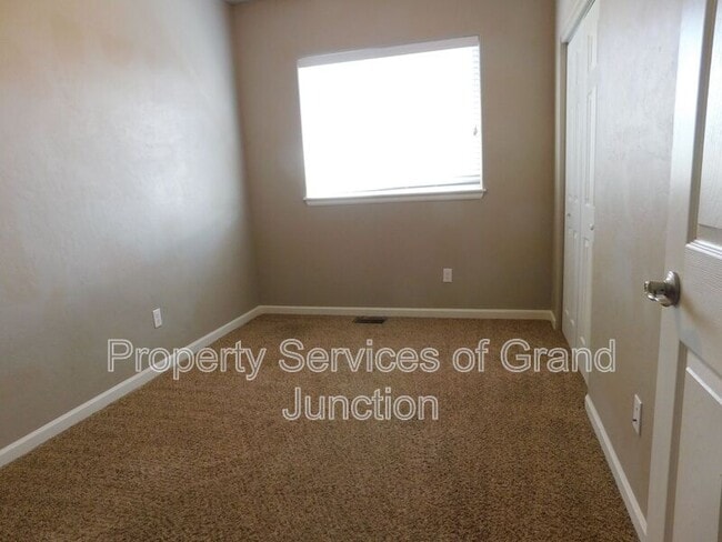 Building Photo - 1546 Poplar Dr