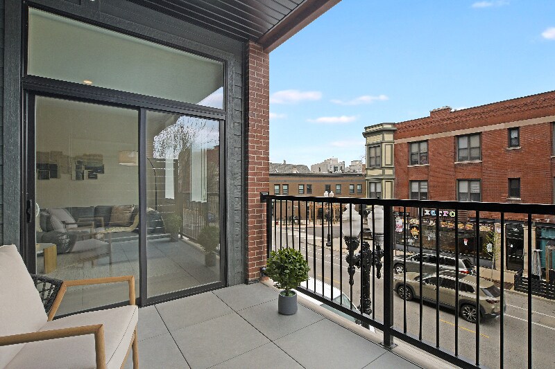 Building Photo - 3924 N Lincoln Ave