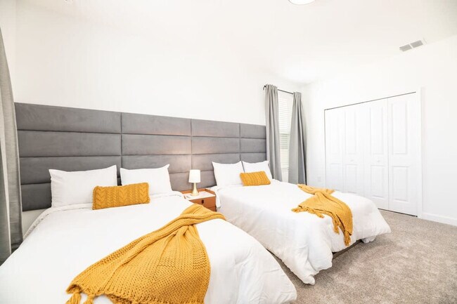 Building Photo - 4246 Paragraph Dr