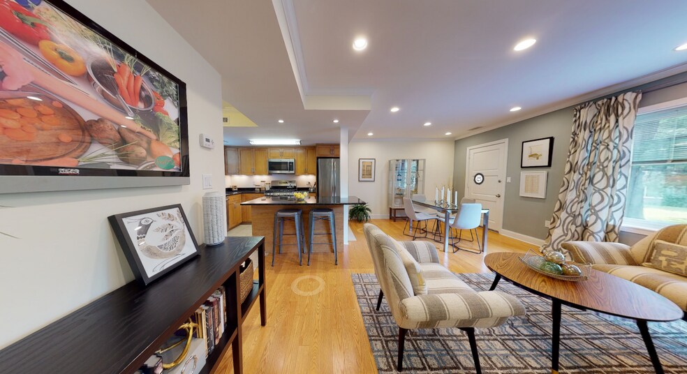 Building Photo - 176 Thornton Rd