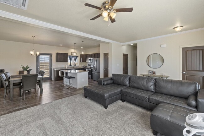 Building Photo - Spacious 3-Bed, 2-Bath Modern Home on 1.16...
