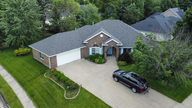 Building Photo - Charming Home in a Prime Columbia Location