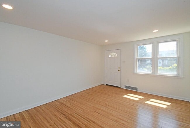 Building Photo - 2219 Ardmore Ave