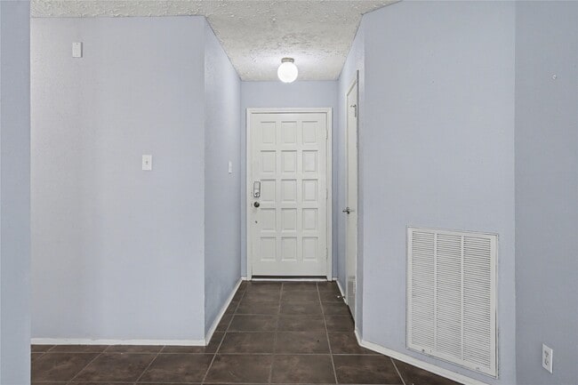 Building Photo - 319 Richvale Ln