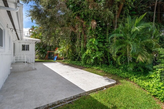 Building Photo - 4724 Orduna Dr