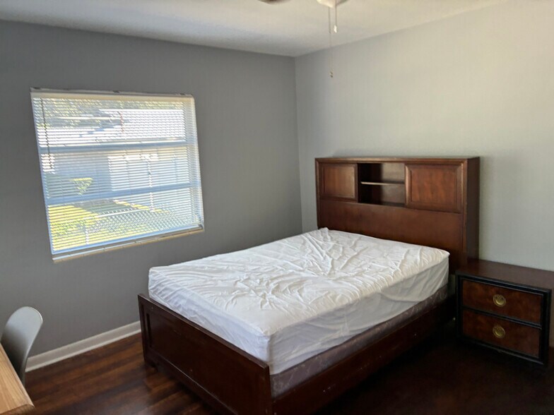 Building Photo - 4584 Park St