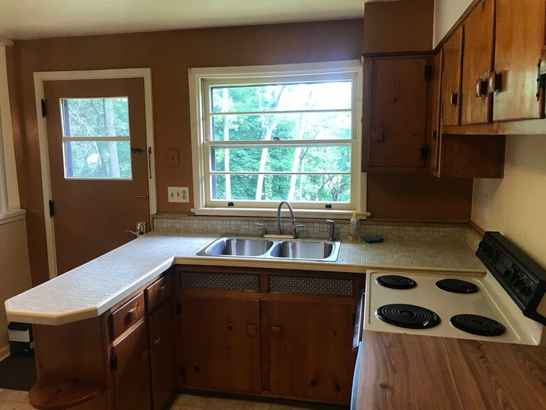 Building Photo - 6012 Donlar St