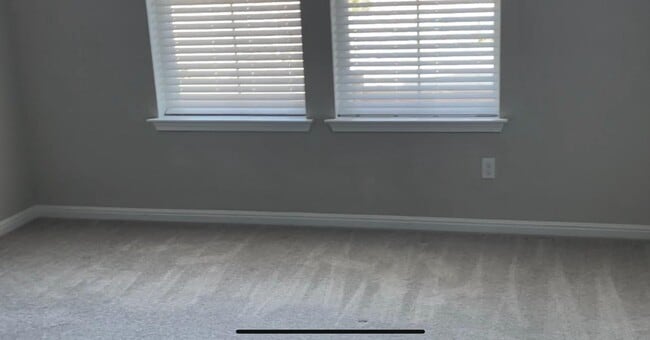 Building Photo - 1015 Vista View Dr