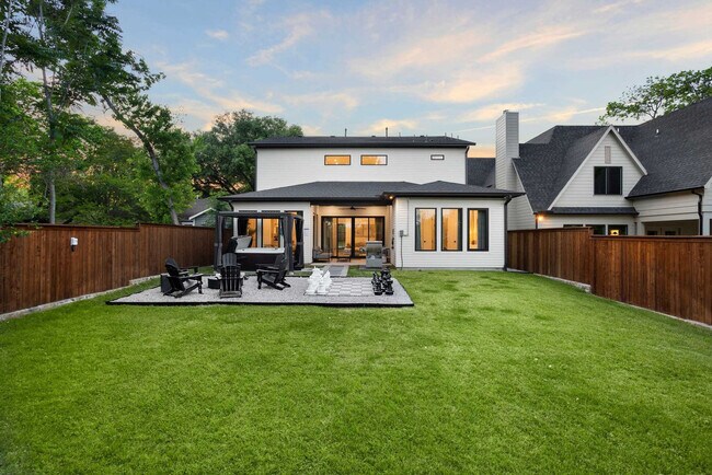 Building Photo - 8922 San Benito Way