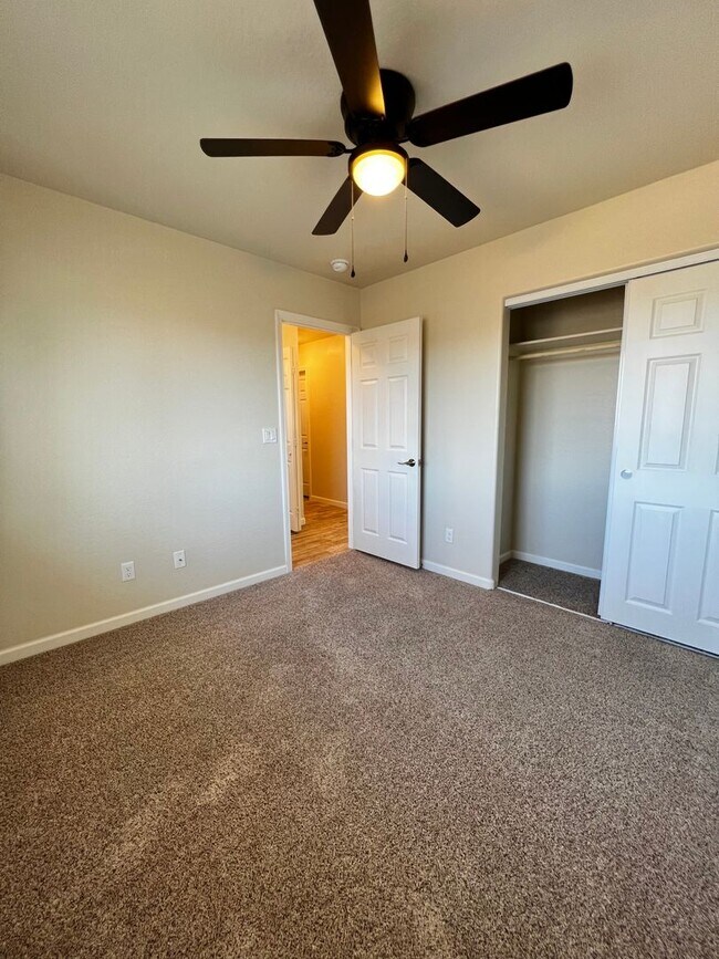 Building Photo - 3348 N Yavapai Rd E