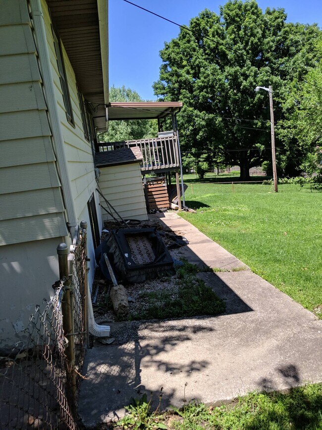 Building Photo - 3609 S Northern Blvd