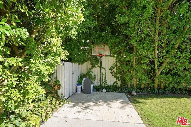 Building Photo - 13201 Bloomfield St