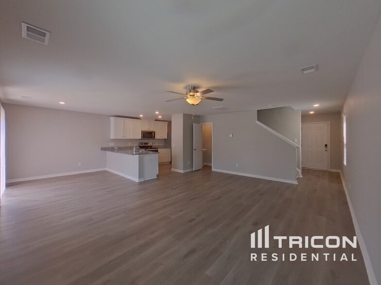Building Photo - 2124 Southlea Dr