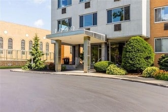 Building Photo - 1000 East Ave