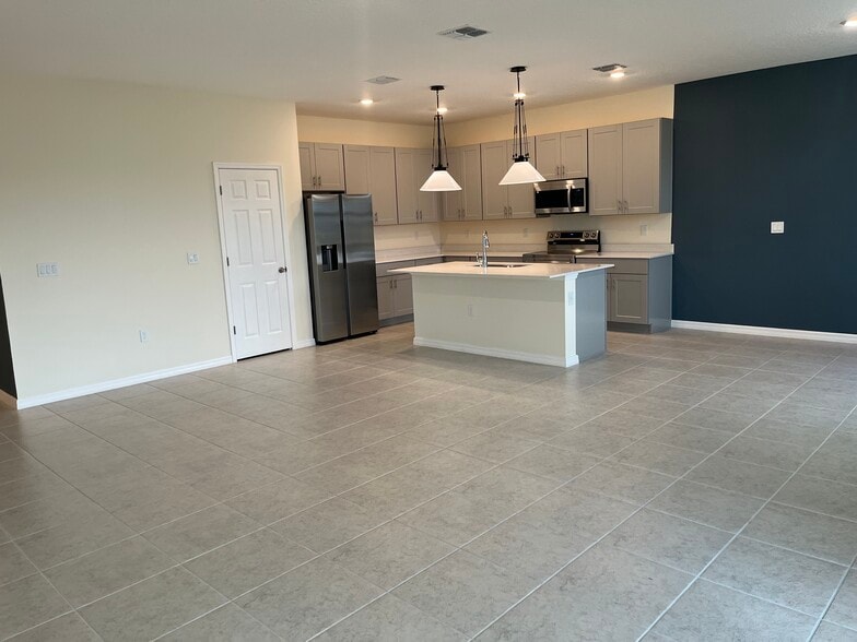 Building Photo - 801 Lemon Ave