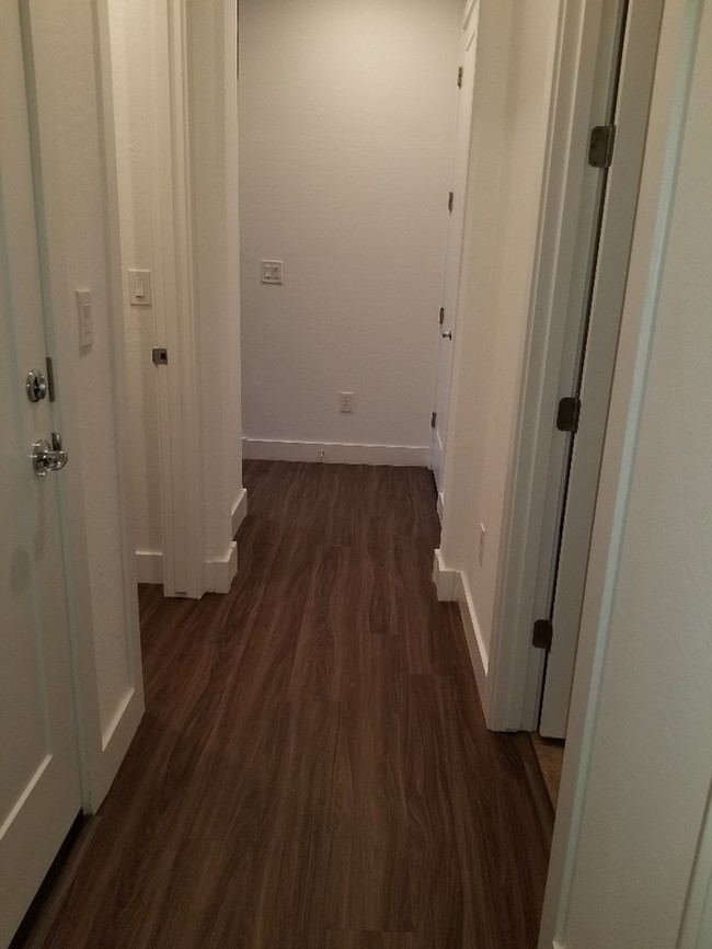 Building Photo - AMAZING TOWNHOME IN MCQUEEN AND OCOTILLO
