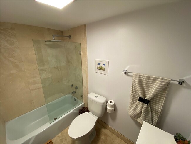 Building Photo - 3000 E Sunrise Blvd