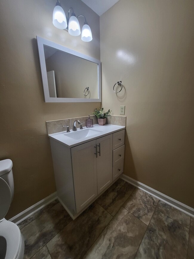 Building Photo - 7281 Pebblebrook Dr