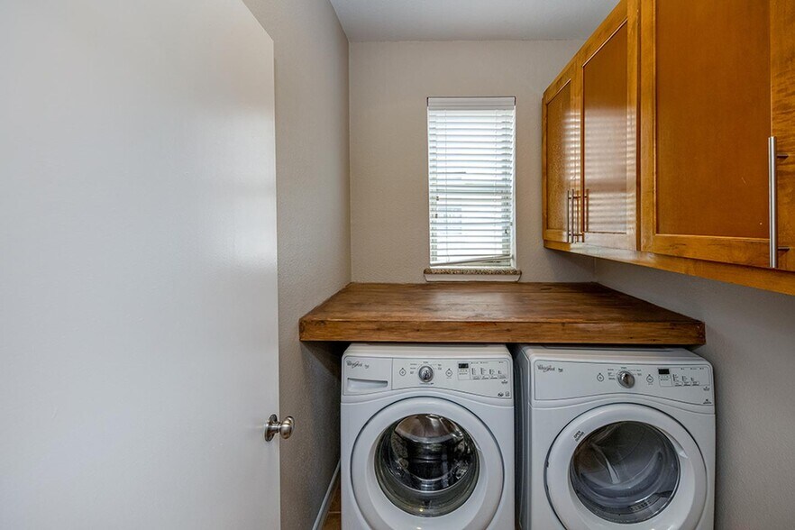 Building Photo - Stylish M Streets townhouse with modern interior & fenced yard