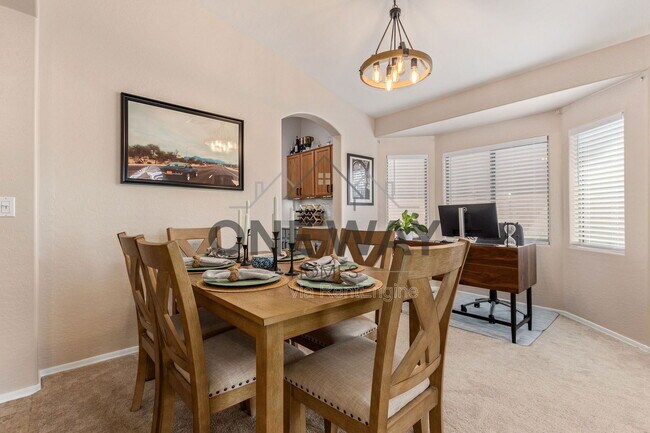 Building Photo - 543 S Wildrose