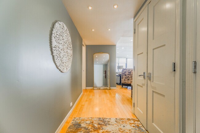 Building Photo - 1212 N Lake Shore Dr