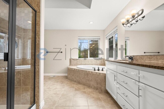 Building Photo - 7413 NE 200th St