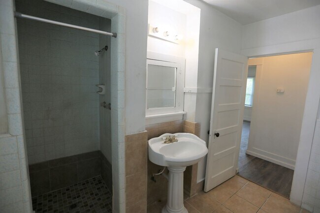 Building Photo - Country Living in the City