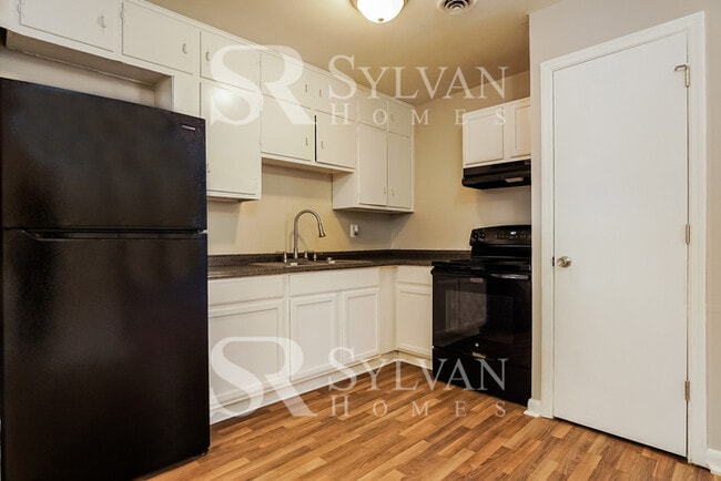 Building Photo - This adorable 4 bedroom, 2 bathroom home