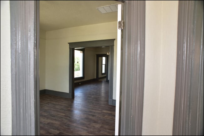 Building Photo - 2111 Portland Ave