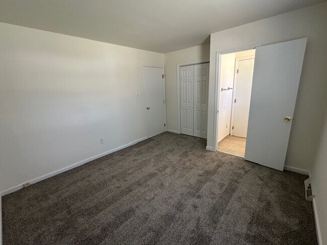 Building Photo - 5401 Bellmeadows Rd