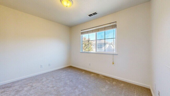 Building Photo - Beautiful 3 Bedroom 2.5 Bath Single Family...